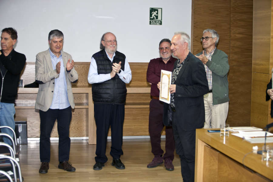 Carlos Beceiro agradece su premio