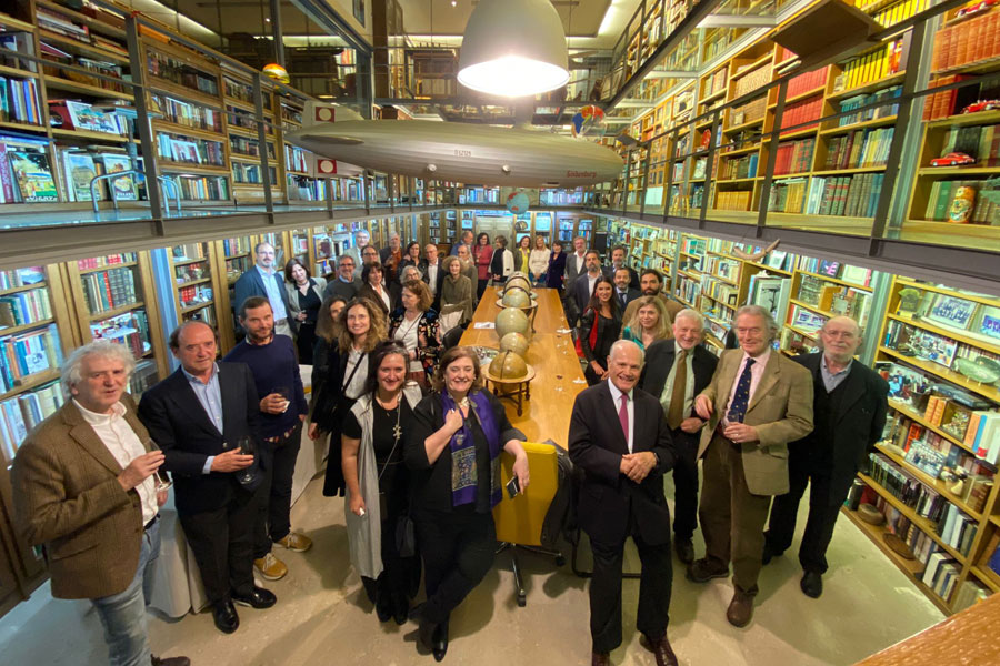 En la biblioteca de Javier Gómez Navarro