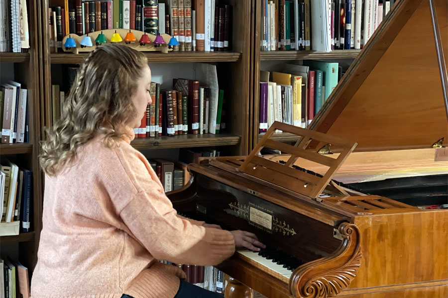 Miriam Gómez Morán al piano