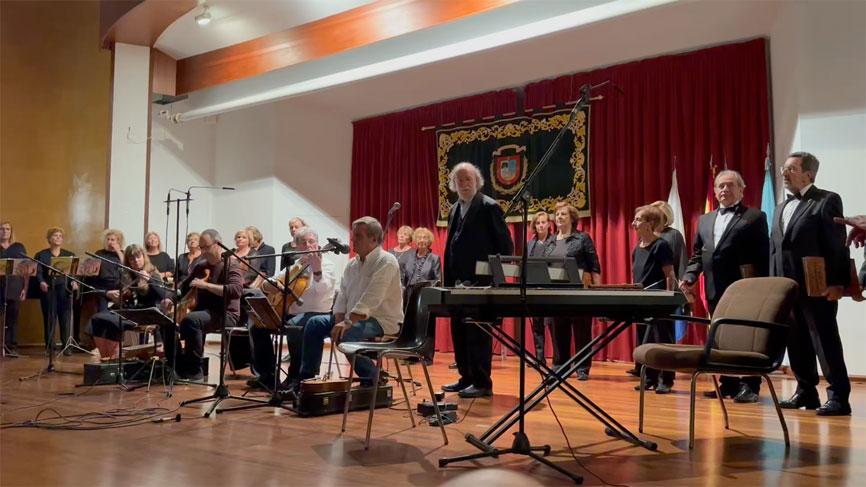 Joaquín Díaz con el coro